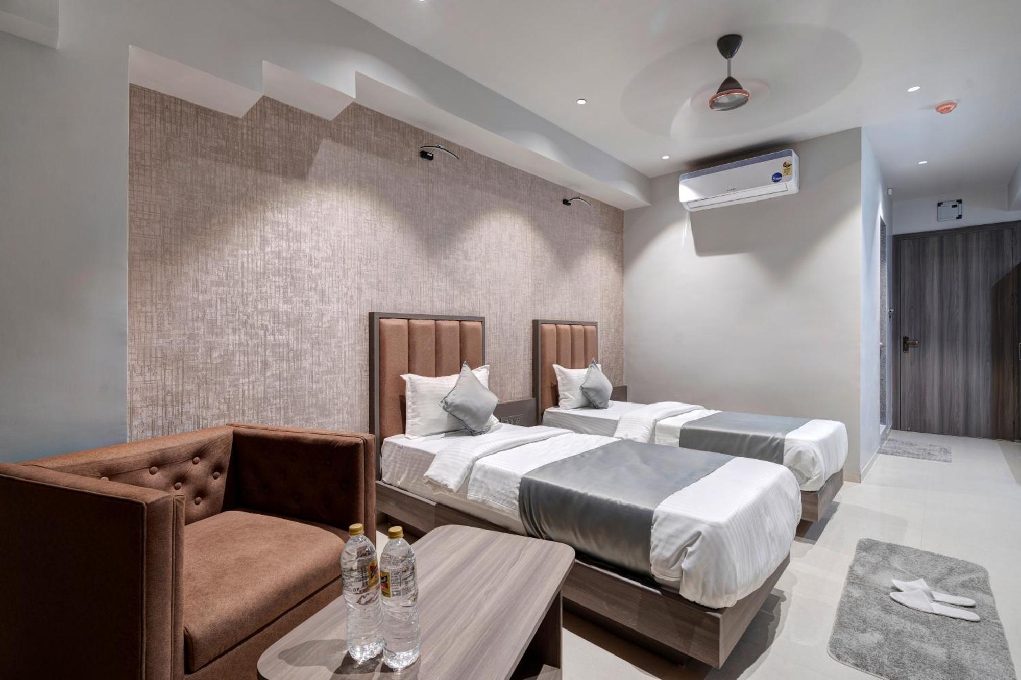 Hotel Sparsh Divine Ahmedabad Exterior foto