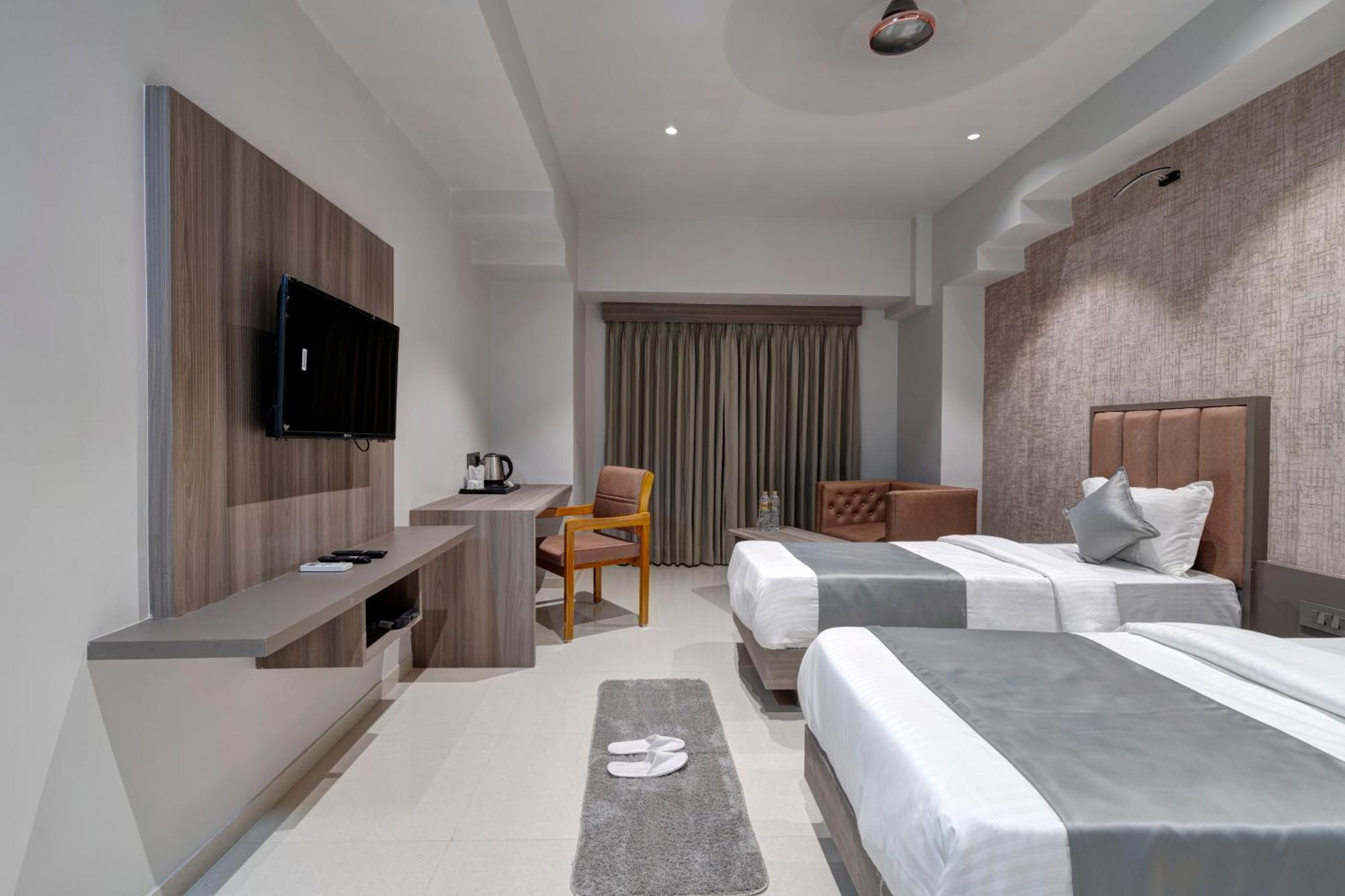 Hotel Sparsh Divine Ahmedabad Exterior foto