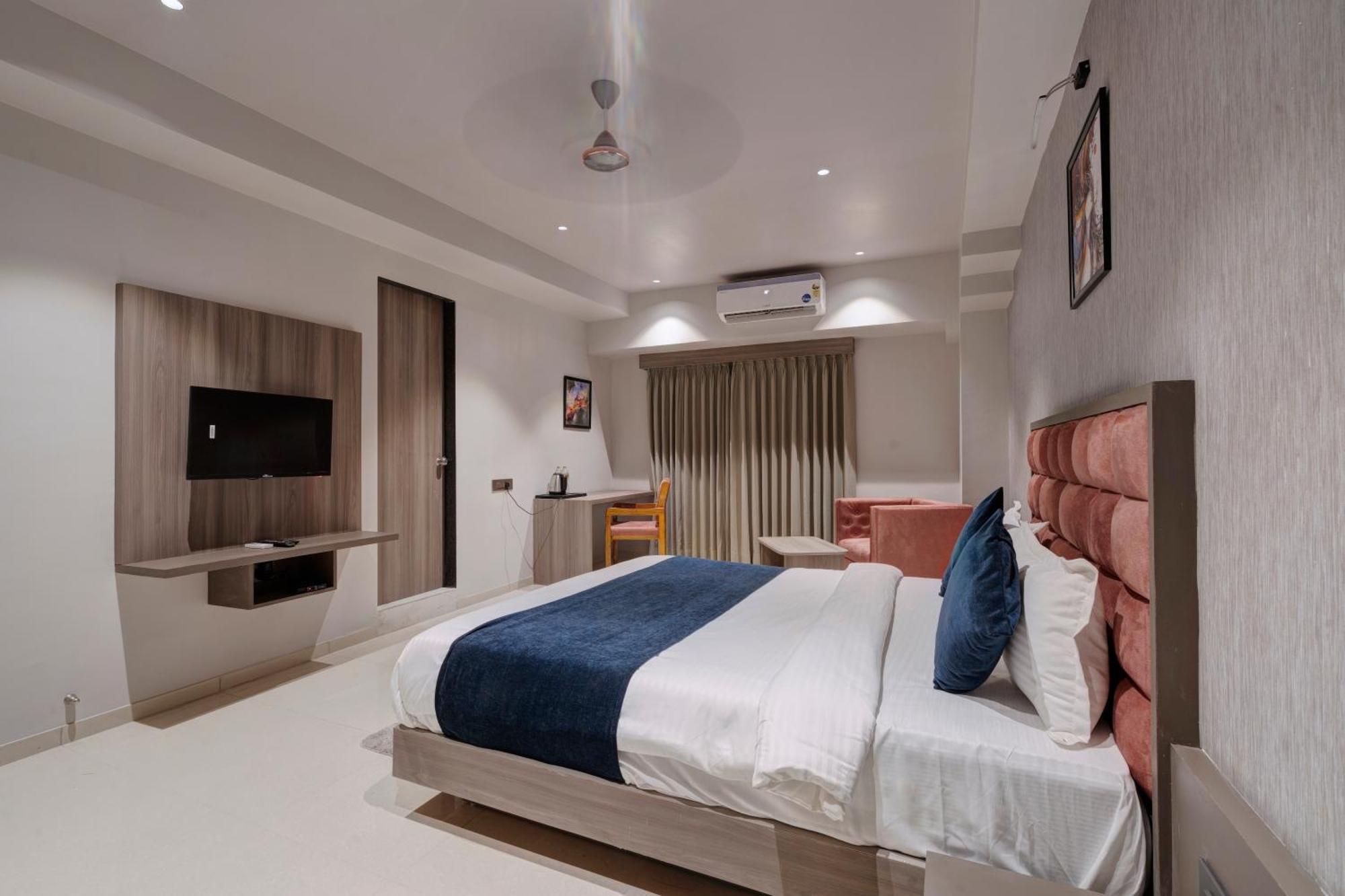 Hotel Sparsh Divine Ahmedabad Exterior foto